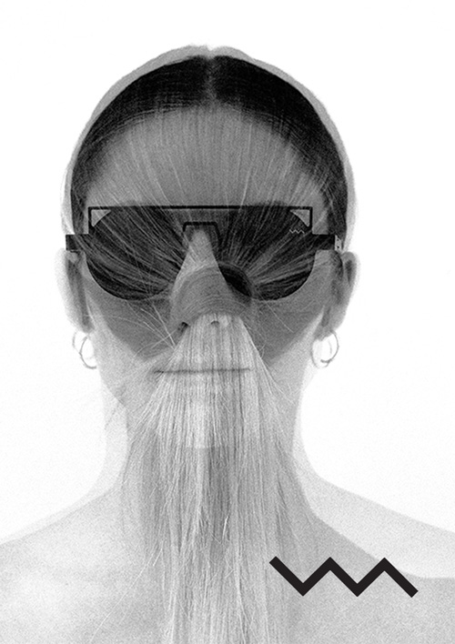 foto-in-bianco-e-nero-di-una-giovane-ragazza-nuda-coi-capelli-biondi-davanti-il-volto-che-indossa-occhiali-da-sole-vendita-Vava-eyewear-sunglasses-presso-ottica-da-ros-