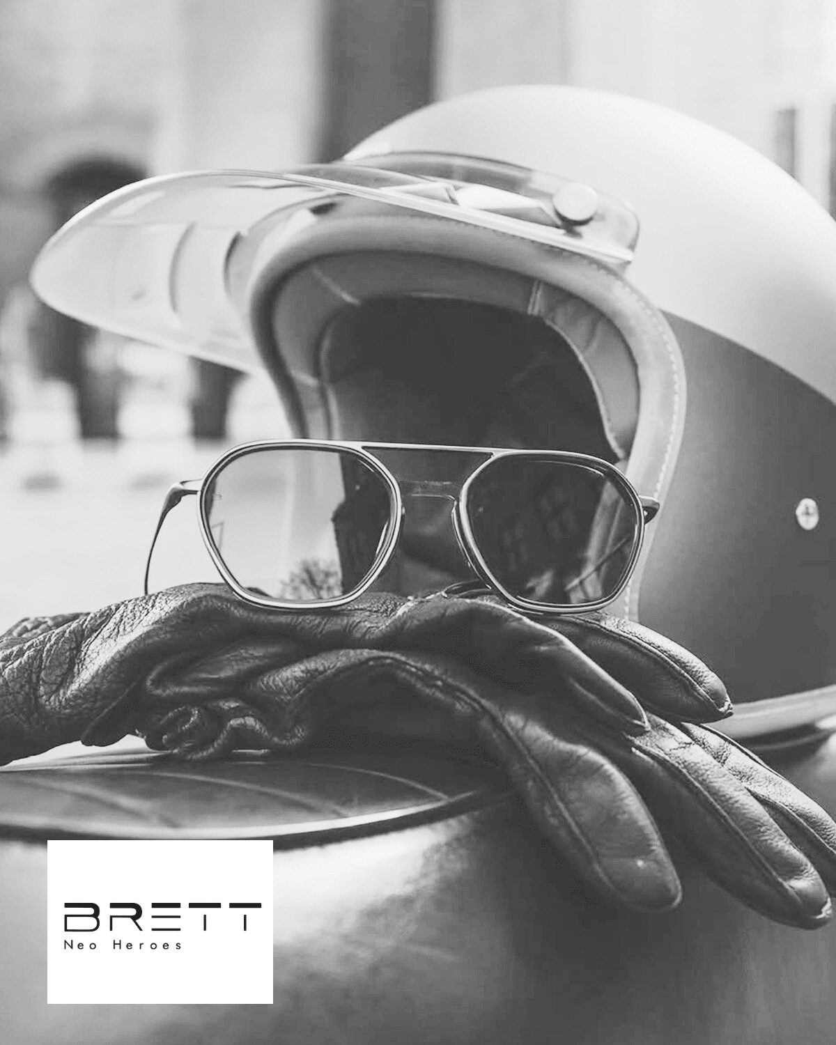 Guanti, occhiali e casco da moto
